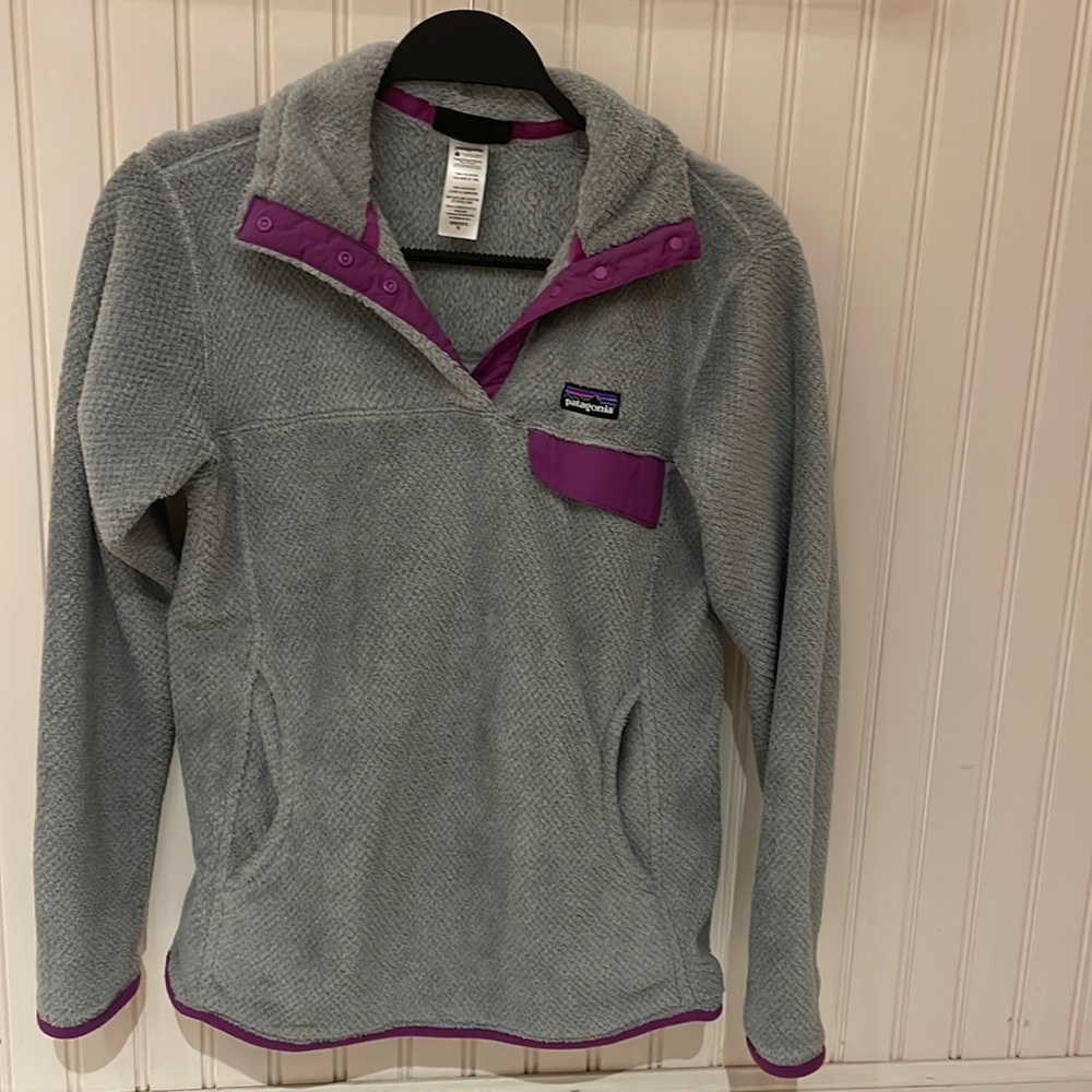 Gray Patagonia Sweatshirt with Pink color and pocket